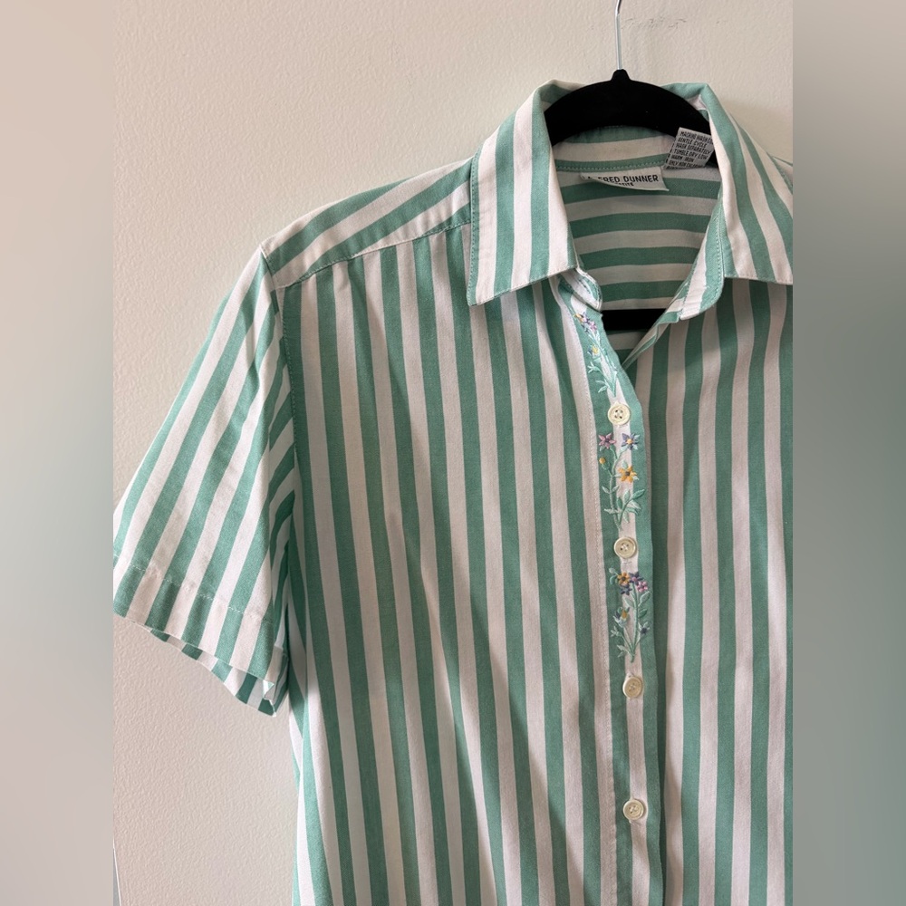 Vintage Alfred Dunner Mint White Striped Button Down Shirt floral embroidery
